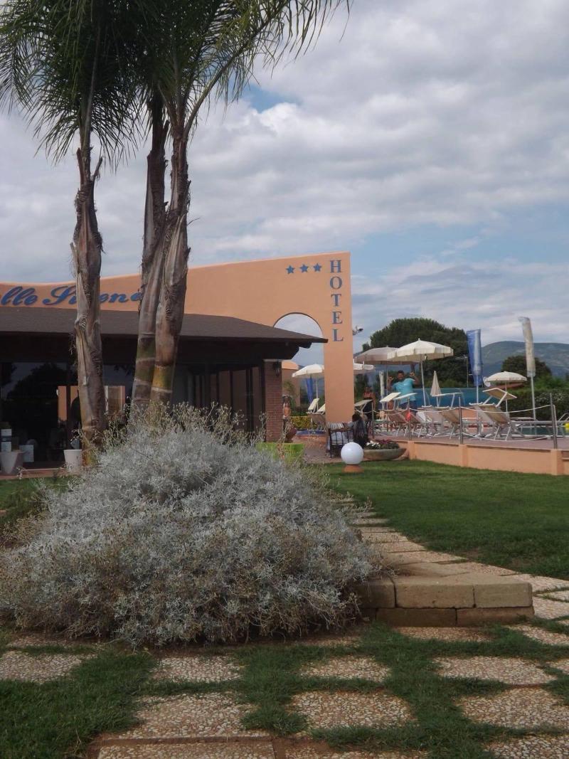 Hotel Ristorante Al Canto Delle Sirene تيراتشينا المظهر الخارجي الصورة