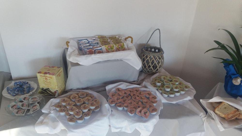 Hotel Ristorante Al Canto Delle Sirene تيراتشينا المظهر الخارجي الصورة