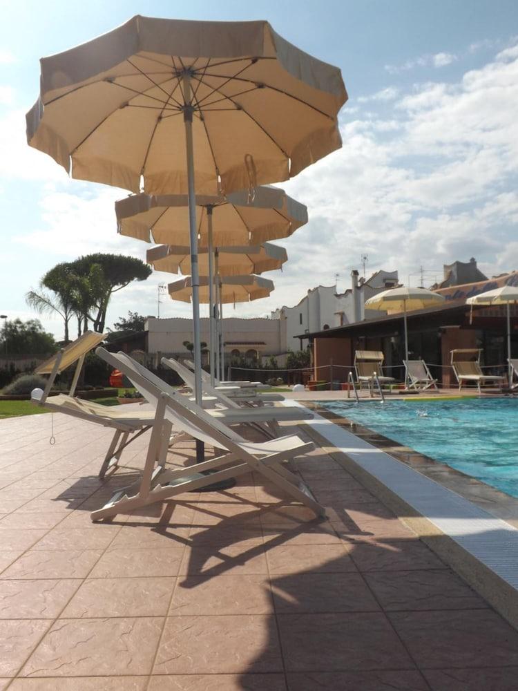 Hotel Ristorante Al Canto Delle Sirene تيراتشينا المظهر الخارجي الصورة