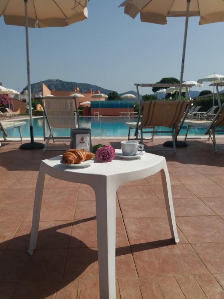 Hotel Ristorante Al Canto Delle Sirene تيراتشينا المظهر الخارجي الصورة